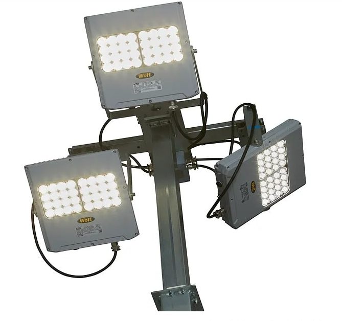 The middle light can be tilted and the outer lights can be both rotated and tilted
